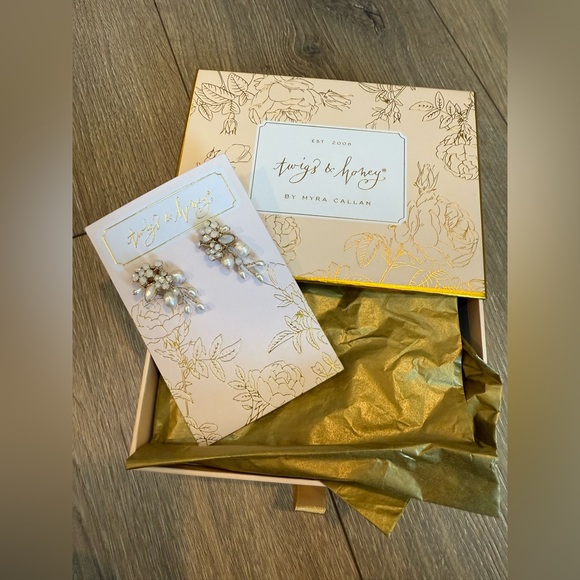 Anthropologie Twigs & Honey Freshwater Pearl and Crystal Cluster Earrings - Picture 3 of 8